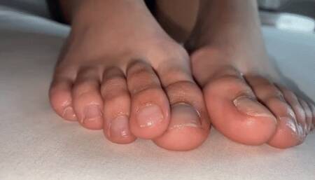 JERK OVER NATURAL LONG TOES - FULL HD