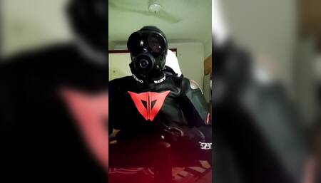 Wank in Dainese Suit and Gasmask S10 with Pp
