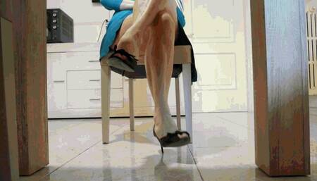 Under the table AVI (1920x1080) FHD