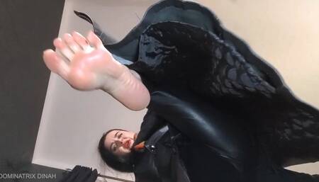 Smashing foot