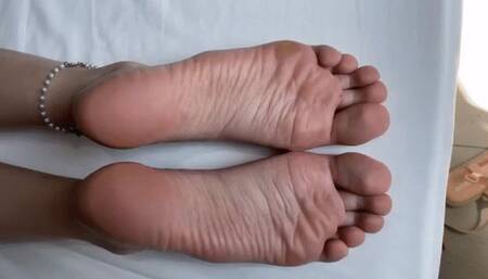JERK OVER WATCHING HER NATURAL LONG TOES - FULL HD