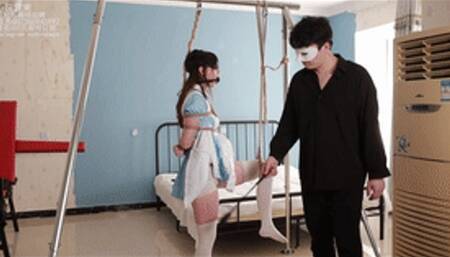 xy39-The maid in white stockings broke the master’s antiques