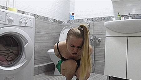 Sexy blonde's diarrhea! MP4