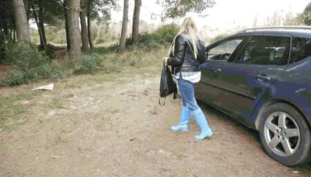 In blue wellies hunter AVI (1920x1080) FHD