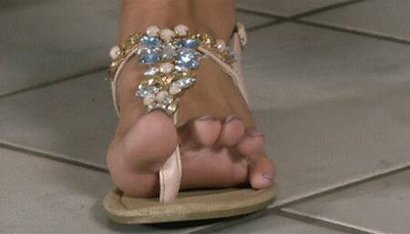 HotSandalsToesAndFeet (WMV)