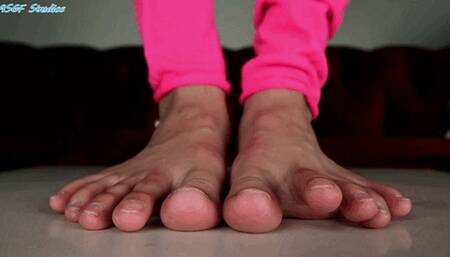 Casual toe tease pt 1 - MOV