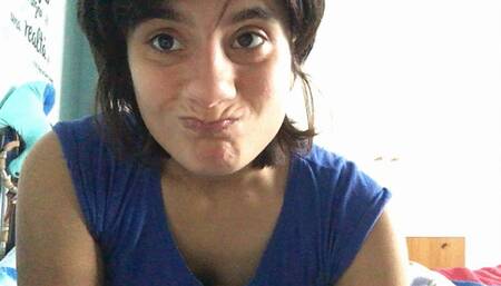 Ragazza con la faccia angelica che bestemmia tantissimo