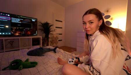 She got a great fuck and squirt instead of playing!