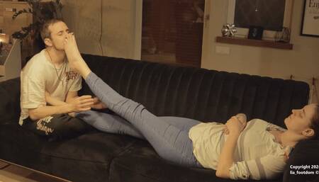 foot worship with pink socks (4k)