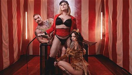 Trans MILF and Muscle Man fuck young Josie June in Cosplay