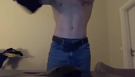 I'm undressing solo muscle man