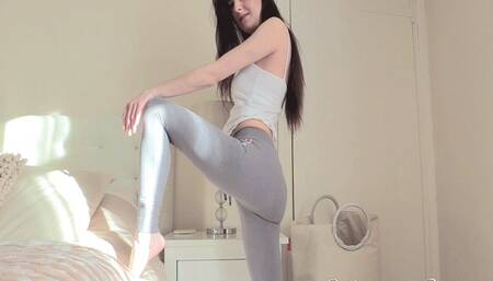 Hot In Hollister Leggings (480p)