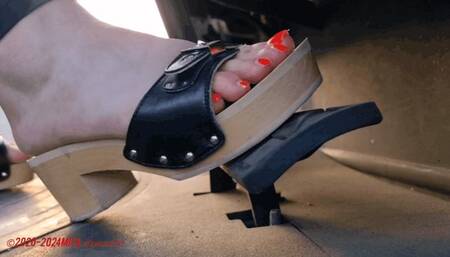 Mila in Scholl - Forklift driving test (Part02)