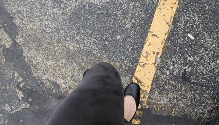 Fifi fast driving with toe cleavage showing in black ballet flats