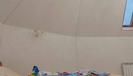 Alla sexually inflates an inflatable ring and an inflatable vest with her mouth!!!