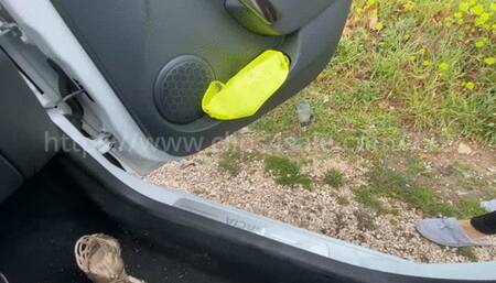 Leatitia drives with golden sandals a Dacia - PIP feet POV