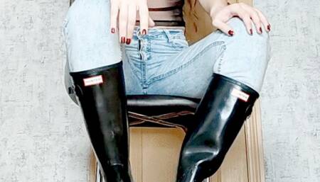 Miss Anita returned from a date and tells her slave about it