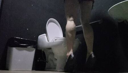 Noisy Bar In Ballet Flats (mkv)