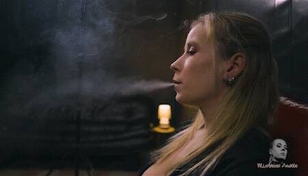 Rod between her lips 4K MP4