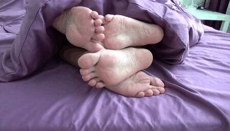 4 sexy legs from under the covers A 3SW