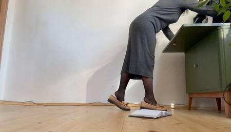 beige leather loafers mov