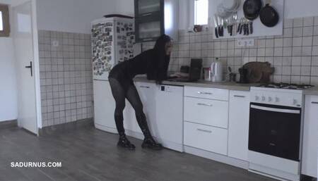 Mistress Cleo crush the laptop