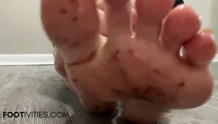 MY DIRTY FEET GET AN OIL RUB FOOT VIDEO