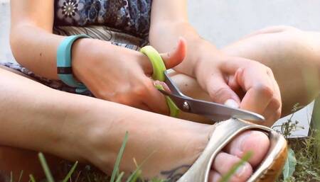 Shoes to destroy and perfect feet in the public garden 720HD