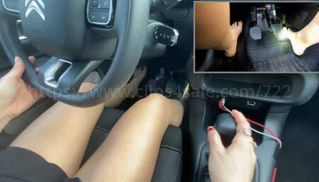 Laetitia drives barefeet a C3 - PIP main POV