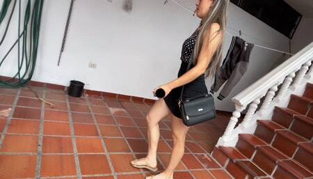 Jarlyn drives the Fiat 147 to run an errand