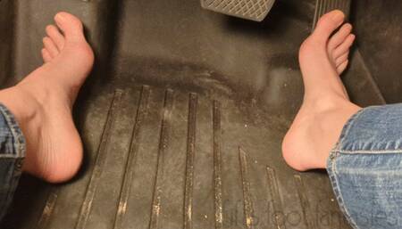 Fifi pedal pumping in sedan barefoot with blue jeans