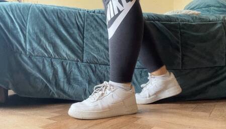 Bl@ckmail at the feet of Findom Leïla