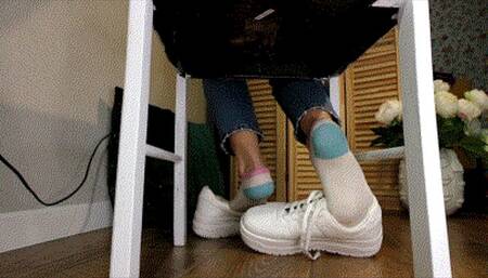 Shoelaly with massive sneakers WMV