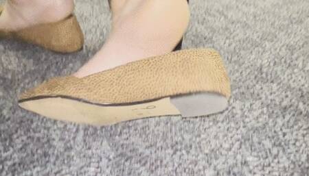 Candid cross ankle and gripping flats!