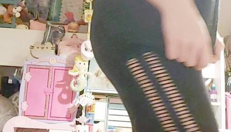 Middlespace goth tease & wetting