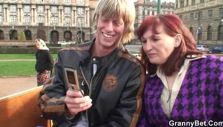 Old granny video with rosy missy from Granny Bet