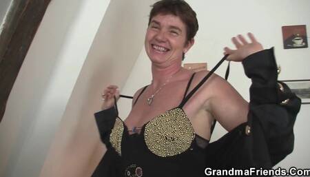 Promiscuous chippie - granny threesome sex - Grandma Friends