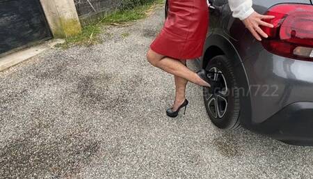 joyce driving in fishnet tights - PIP with feet POV