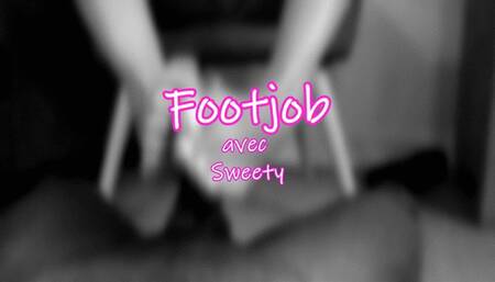 SWEETY - FOOTJOB #2 : A la maison !