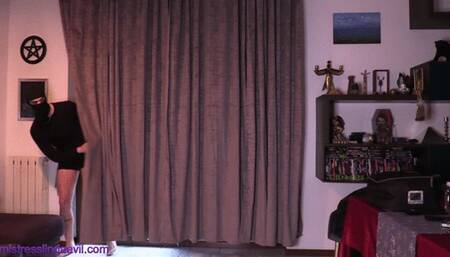 Mistress Linda Evil- distruggo le palle a questo ladro! parte prima