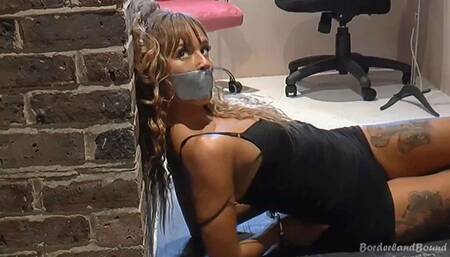 Courtney, Zeena & Renee in: The Ladies Vanish - Turn the Lights Out & Keep Our Little Guests QUIET Back There! (Producer's Cut) (HD)