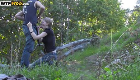 Shameless girlfriend fuck outdoors
