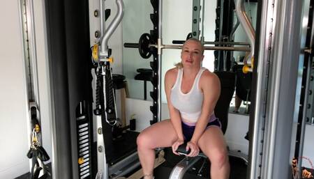 Goddess Anat Teases The Wimpy Gym Perv mobile