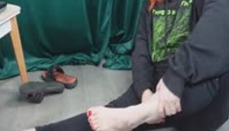 Ankle Sprain in Open Toed Slides! Bandaging up ankle after WMV 1080