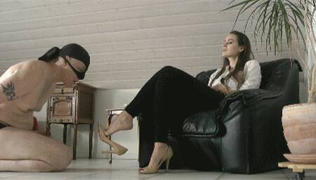 OfficeShoesSweatyFeet (WMV)