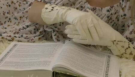 My white leather gloves MP4 FULL HD 1080p