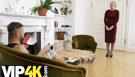 Watch provocative lovebird's clip