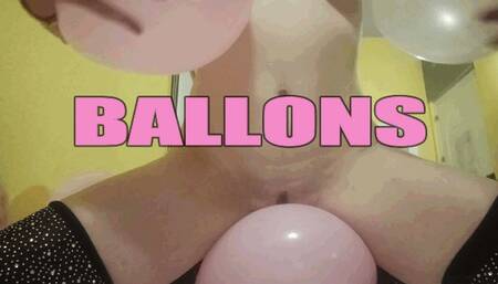 UNIVERSITARIA JUGANDO CON GLOBOS