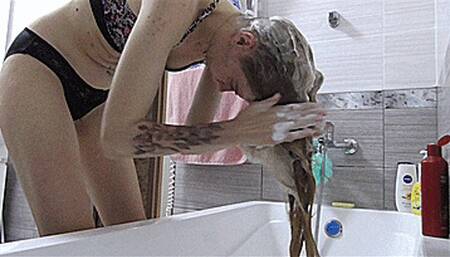 Sexy Blondie's morning routine! MP4