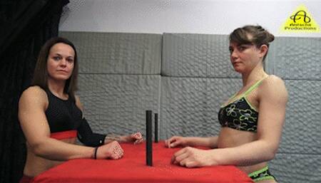 Armwrestling Kim vs Xena